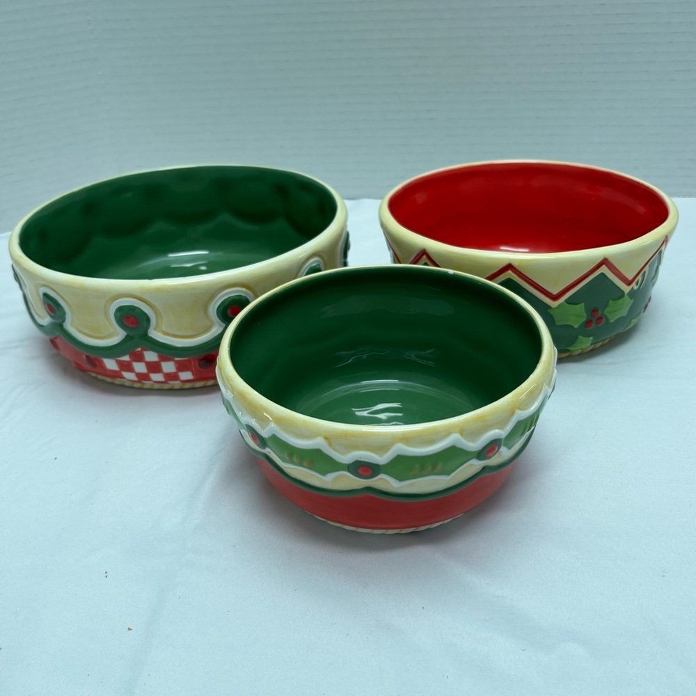 2004 Enesco Holidays Christmas Bowls Set 3